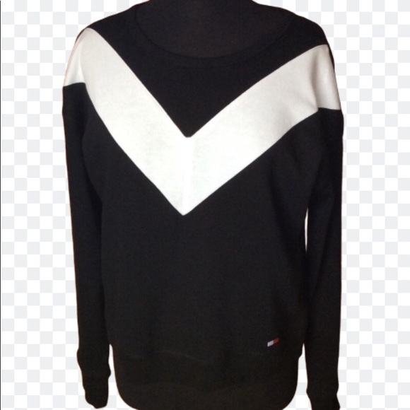 Tommy Hilfiger Tops - Tommy Hilfiger Cropped Sweatshirt